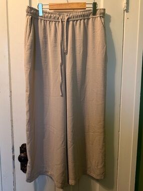 Stradivarius Woman’s Beige Wide-Leg Drawstring Joggers